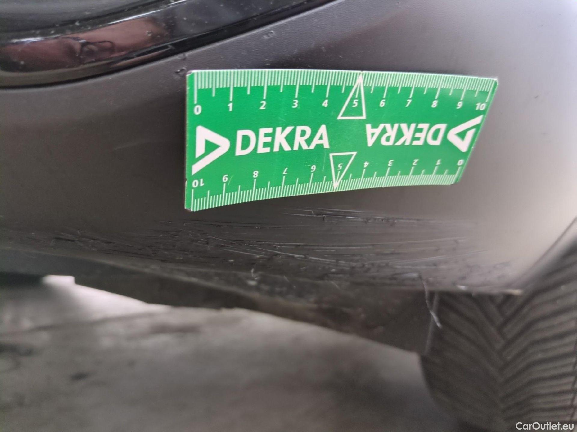  Citroen  C4  Berline Feel 1.2 PureTech 130CV BVA8 6E #33