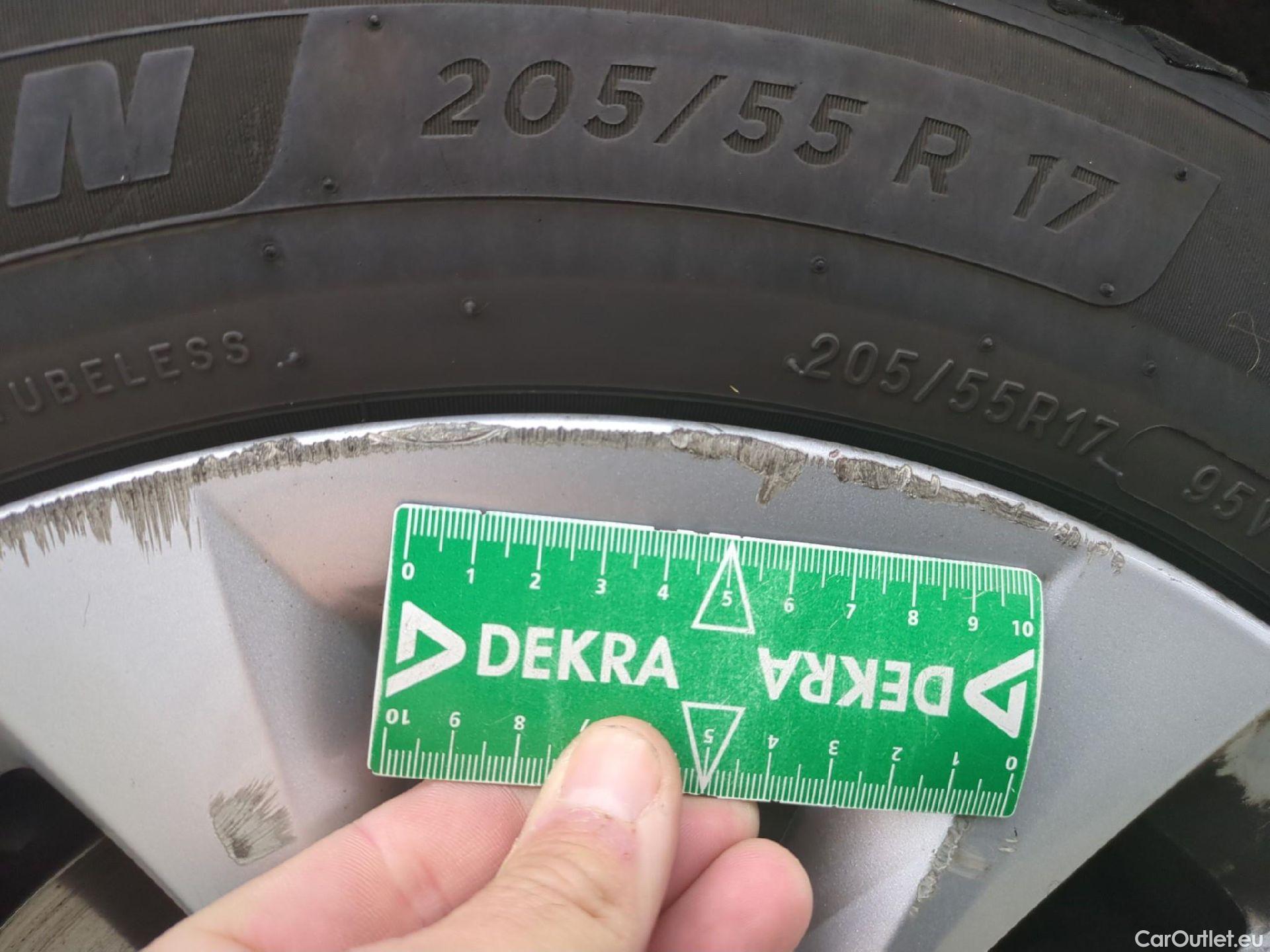  Bmw  Serie 2 BMW  Gran Tourer / 2018 / 5P / monospace 218d Business Design Auto #31