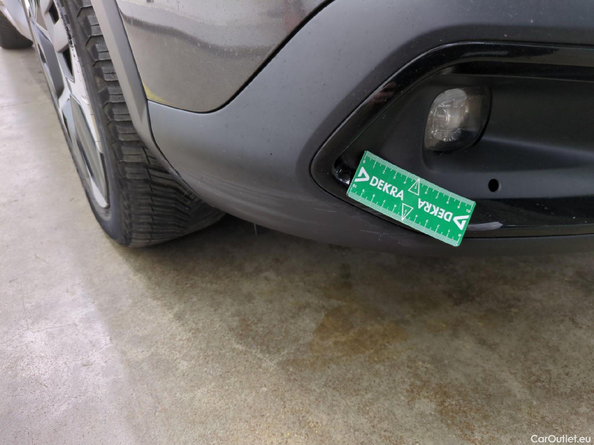  Citroen  C4  Berline Feel 1.2 PureTech 130CV BVA8 6E #31