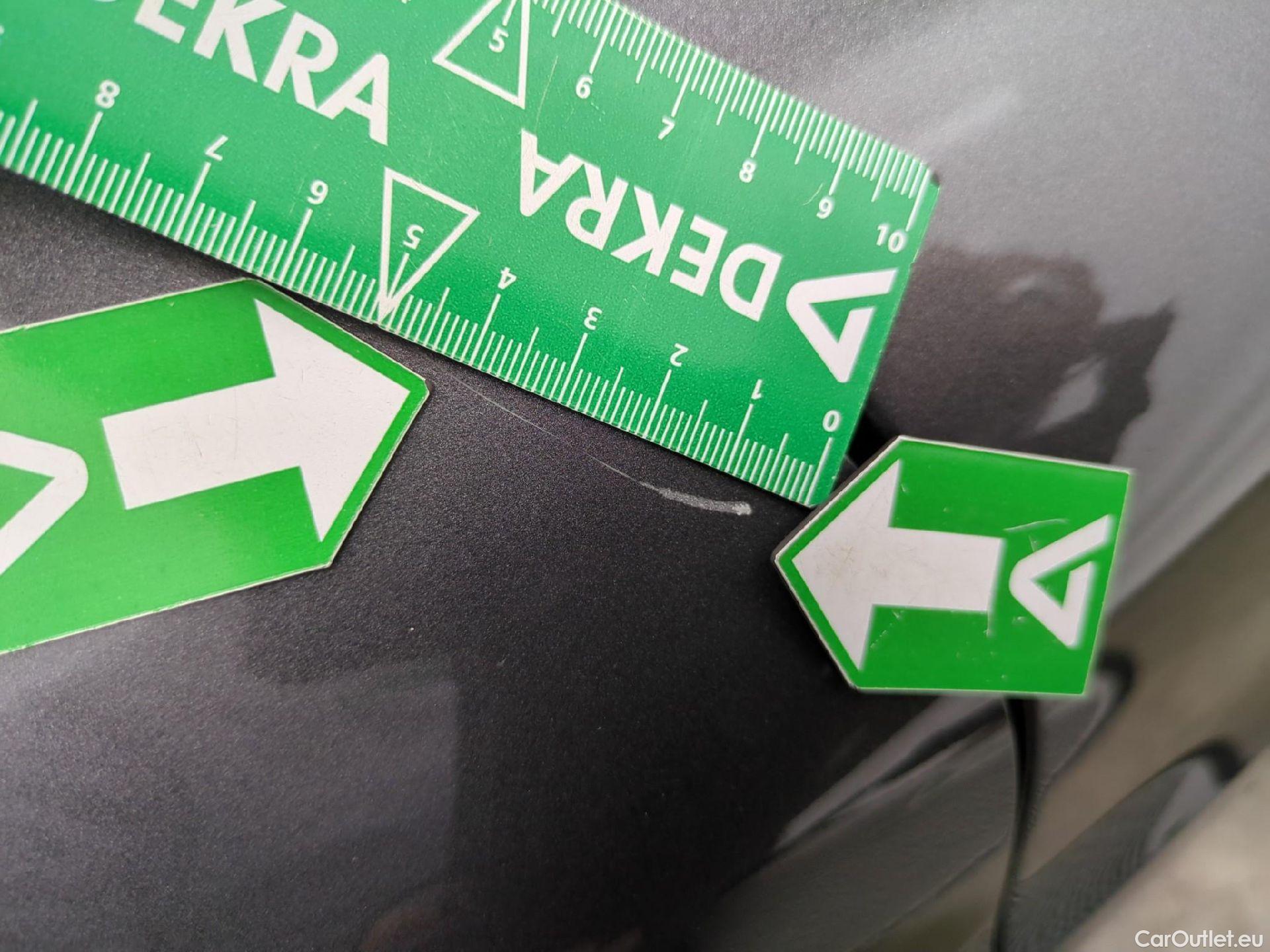  Citroen  C4  Berline Feel 1.2 PureTech 130CV BVA8 6E #49