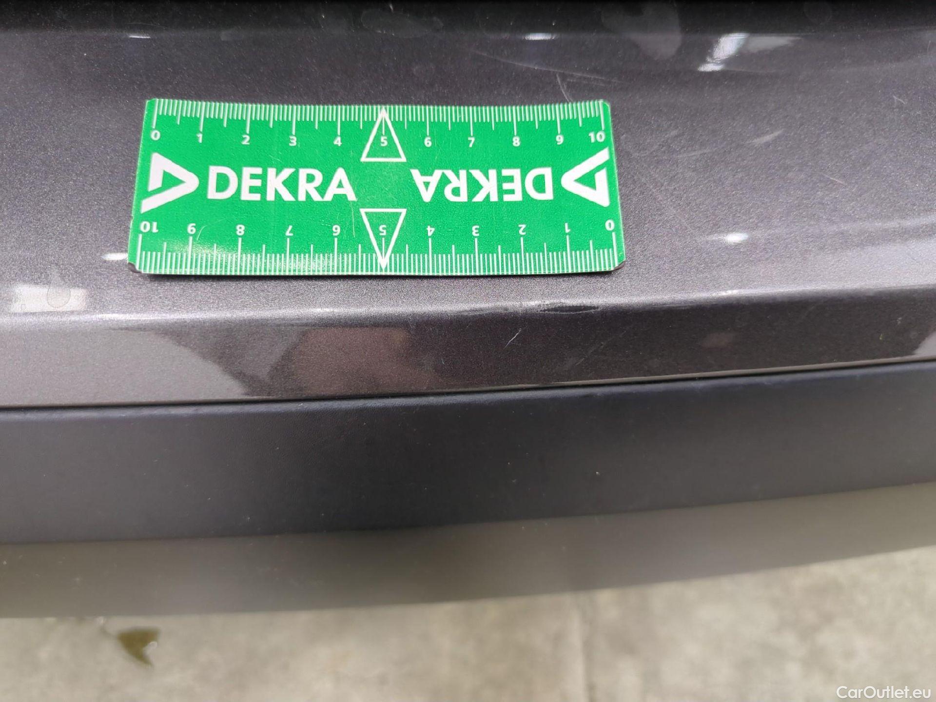  Citroen  C4  Berline Feel 1.2 PureTech 130CV BVA8 6E #59