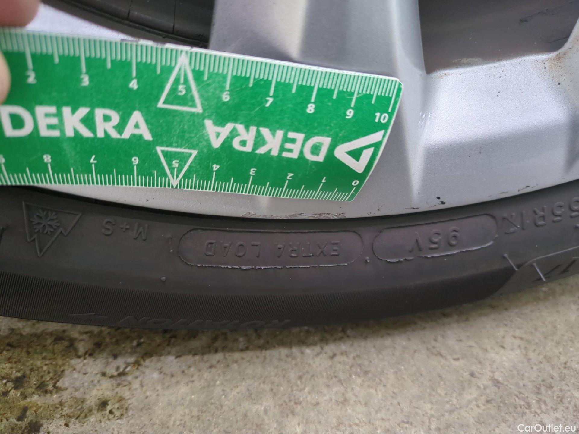  Bmw  Serie 2 BMW  Gran Tourer / 2018 / 5P / monospace 218d Business Design Auto #26