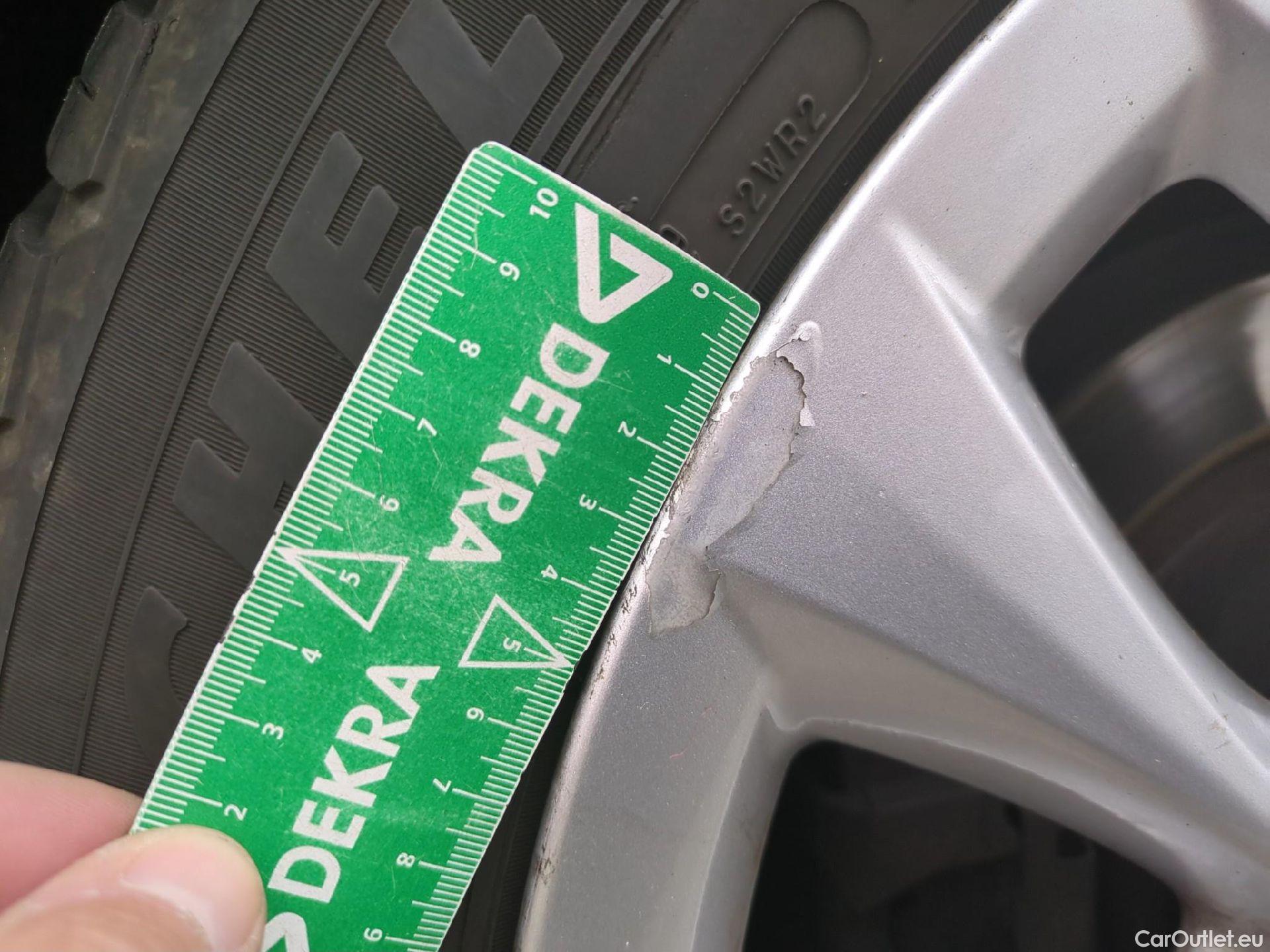  Bmw  Serie 2 BMW  Gran Tourer / 2018 / 5P / monospace 218d Business Design Auto #24