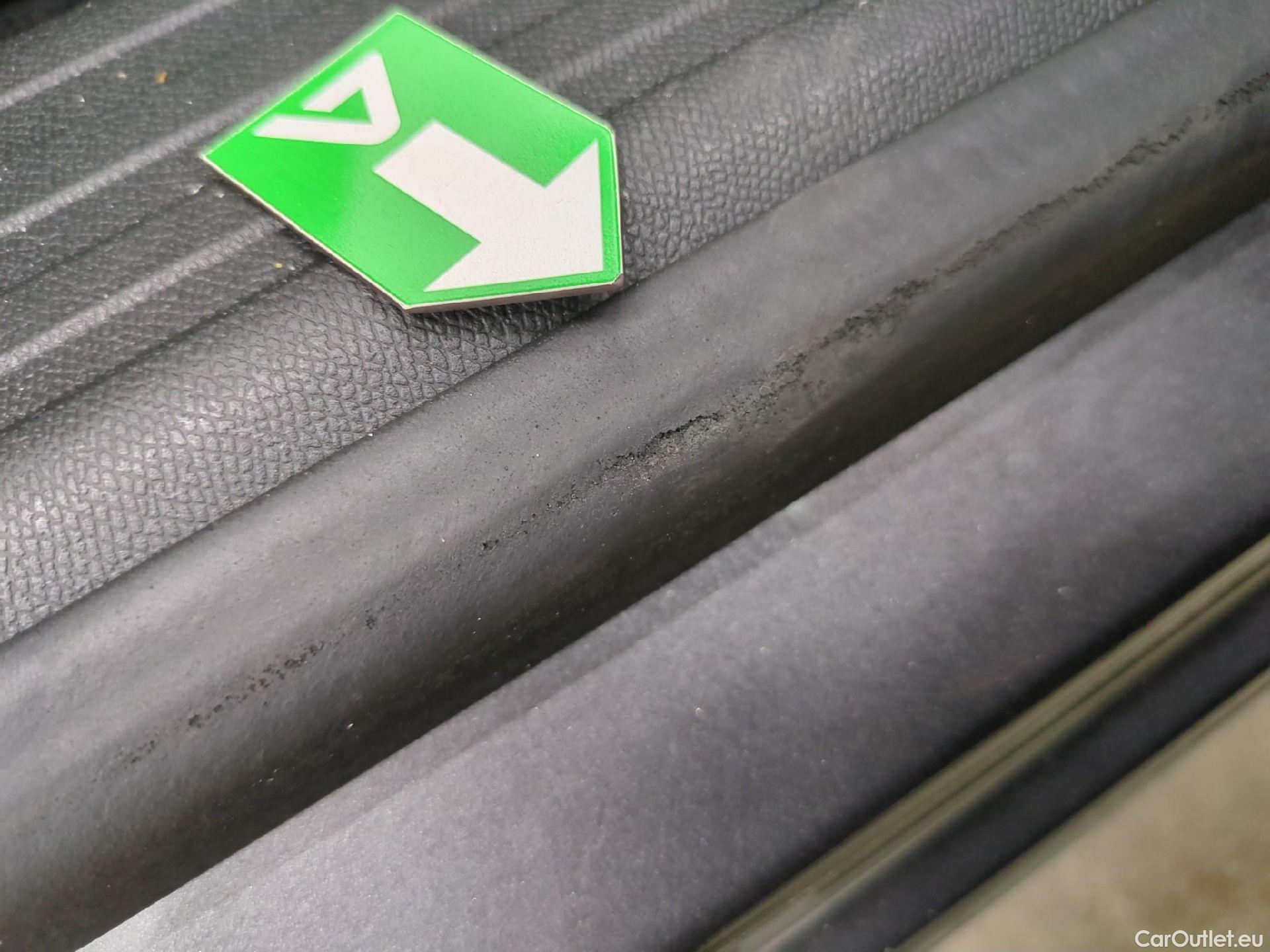  Citroen  C4  Berline Feel 1.2 PureTech 130CV BVA8 6E #4