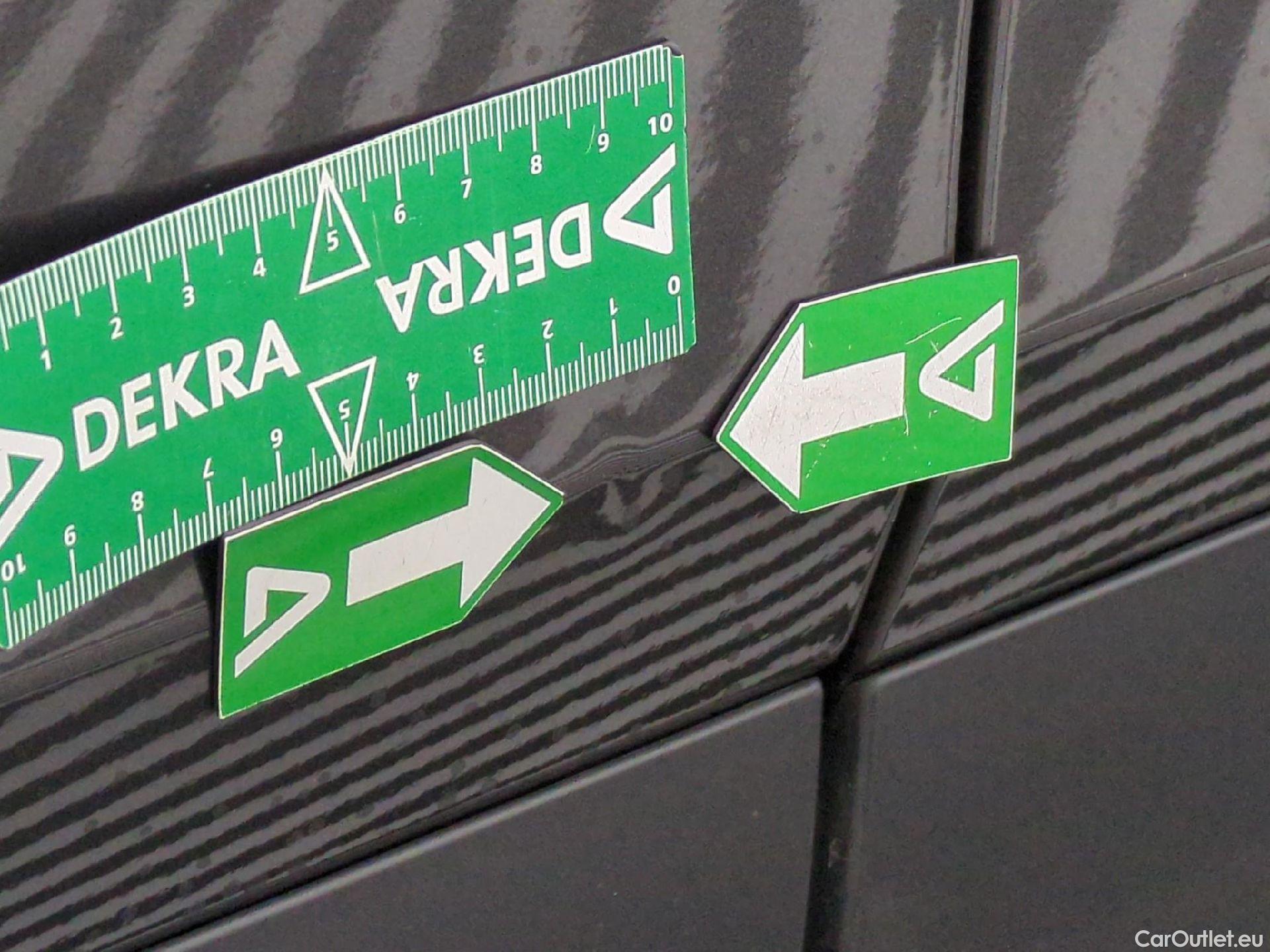  Citroen  C4  Berline Feel 1.2 PureTech 130CV BVA8 6E #48