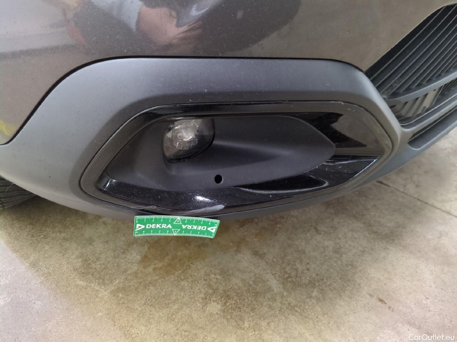  Citroen  C4  Berline Feel 1.2 PureTech 130CV BVA8 6E #29