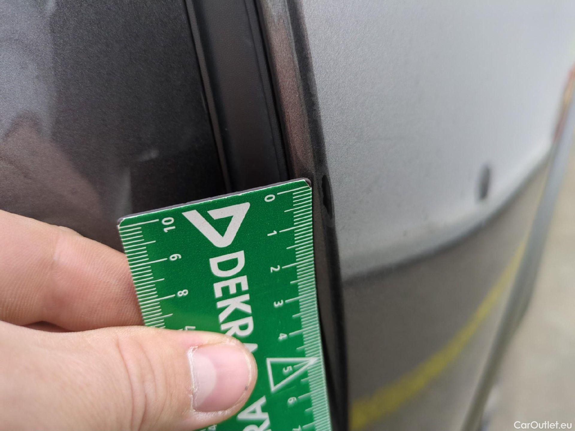  Citroen  C4  Berline Feel 1.2 PureTech 130CV BVA8 6E #54