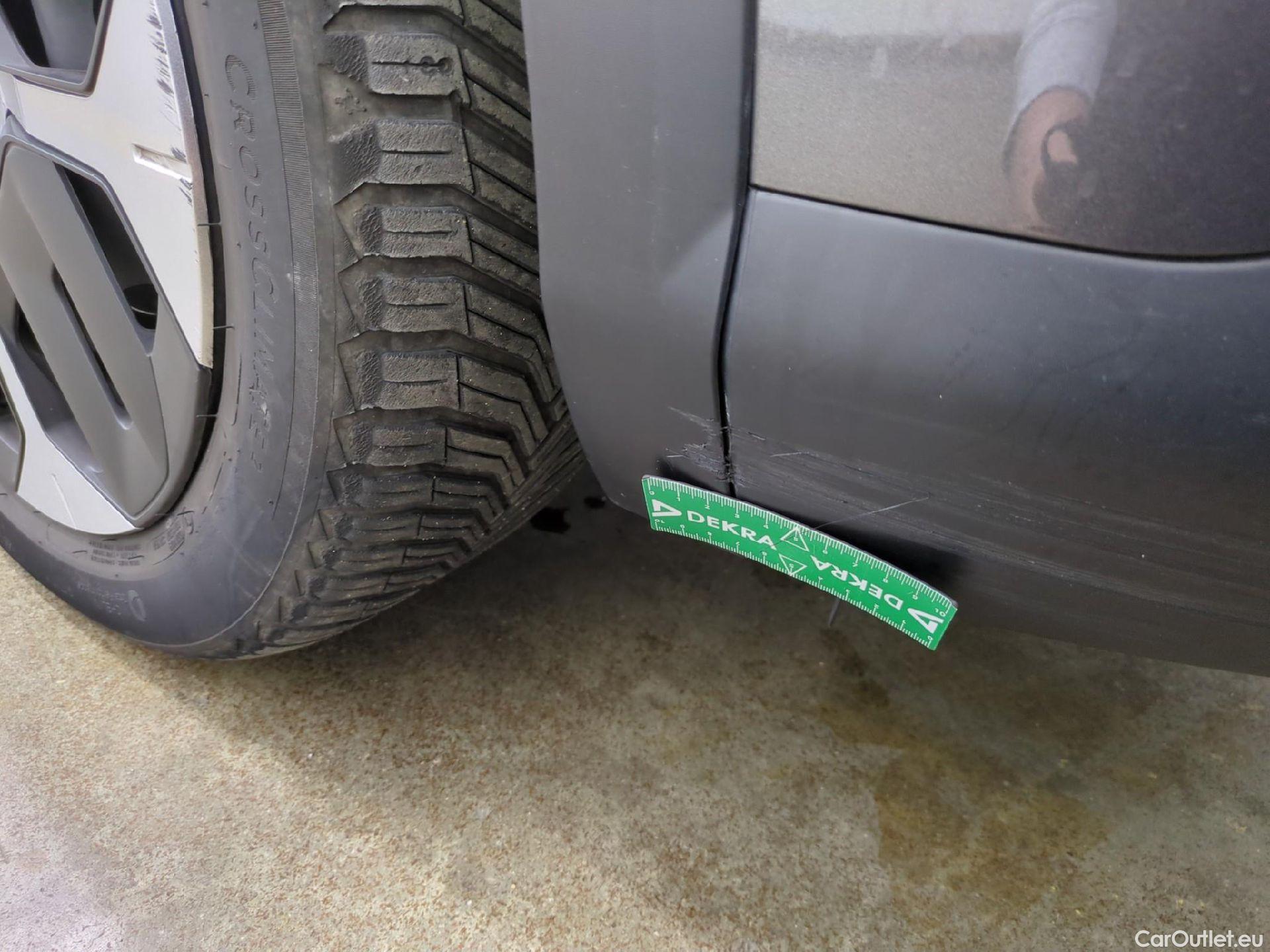  Citroen  C4  Berline Feel 1.2 PureTech 130CV BVA8 6E #35