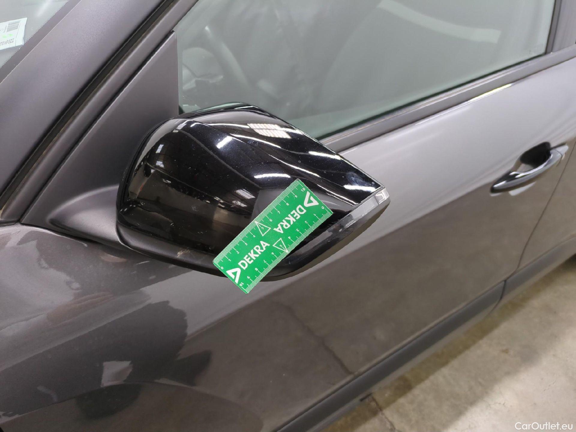  Citroen  C4  Berline Feel 1.2 PureTech 130CV BVA8 6E #18