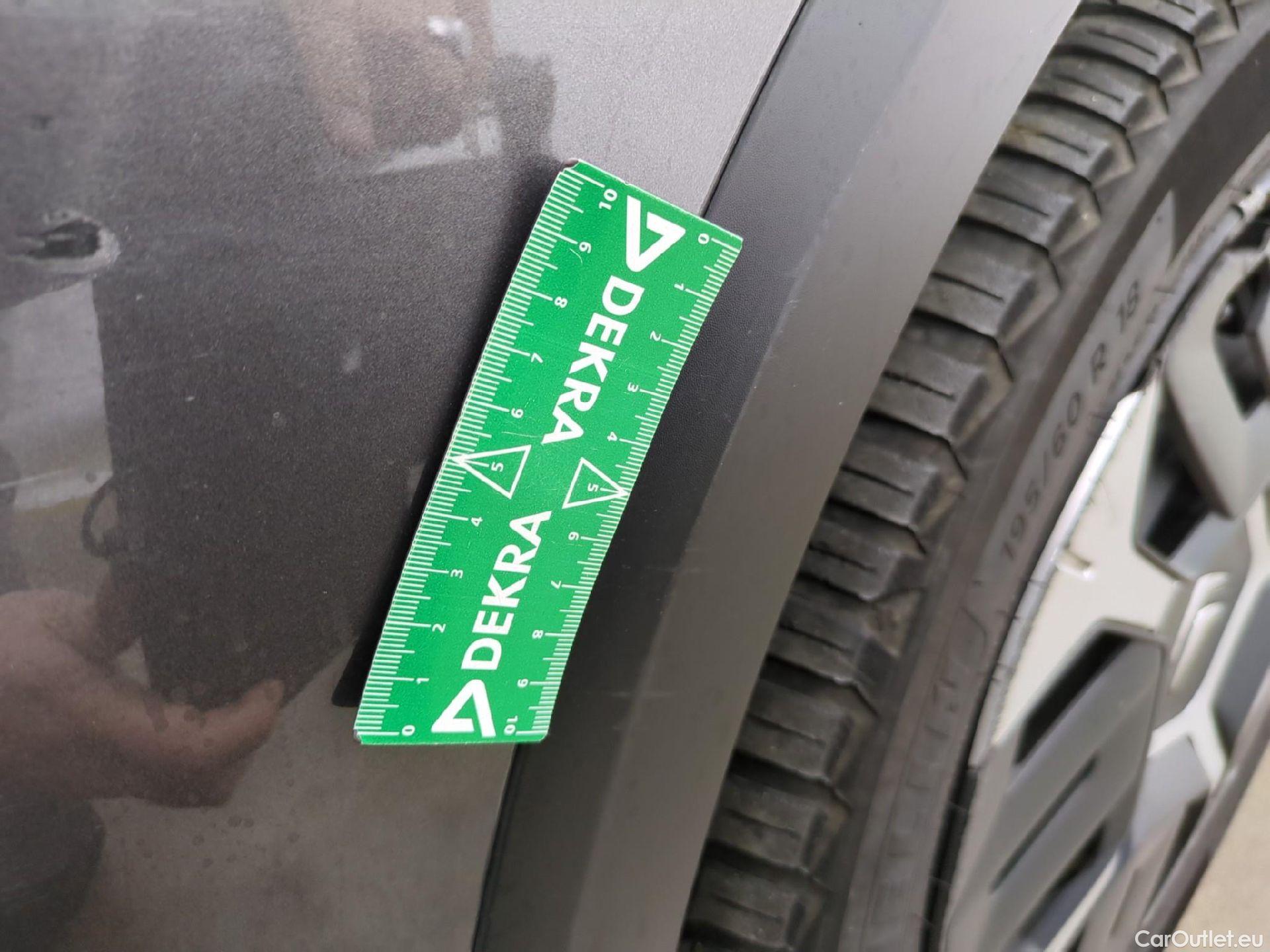  Citroen  C4  Berline Feel 1.2 PureTech 130CV BVA8 6E #42