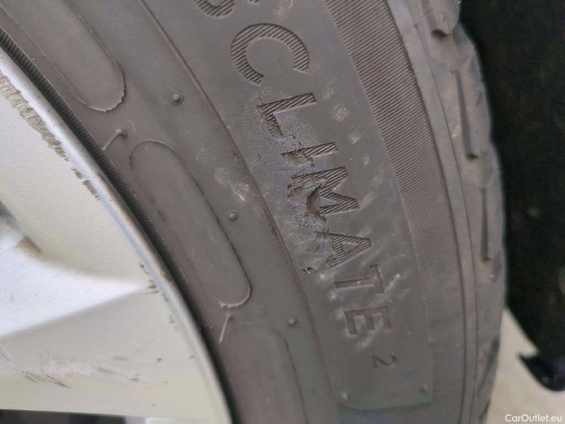  Bmw  Serie 2 BMW  Gran Tourer / 2018 / 5P / monospace 218d Business Design Auto #22