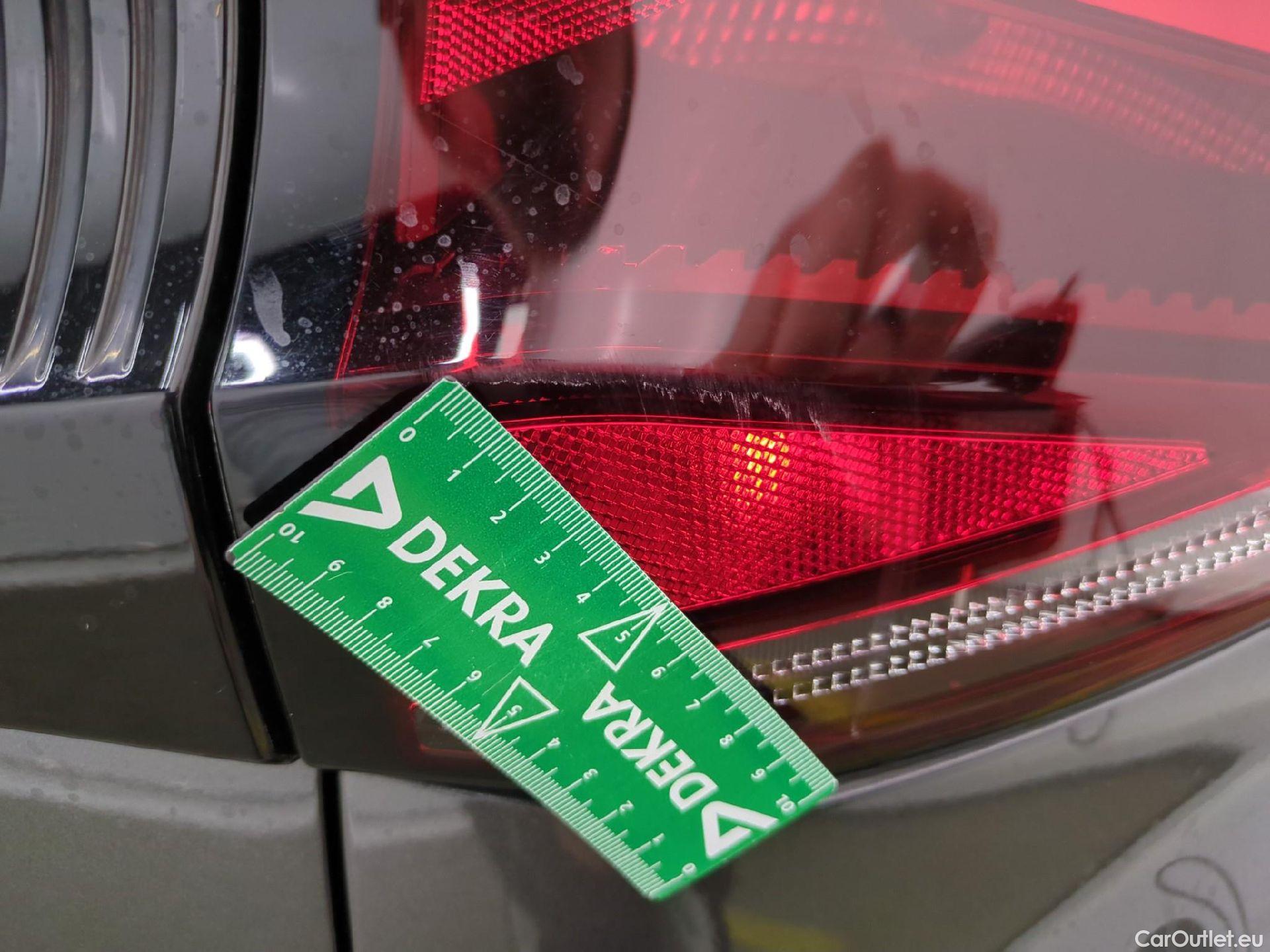  Citroen  C4  Berline Feel 1.2 PureTech 130CV BVA8 6E #66