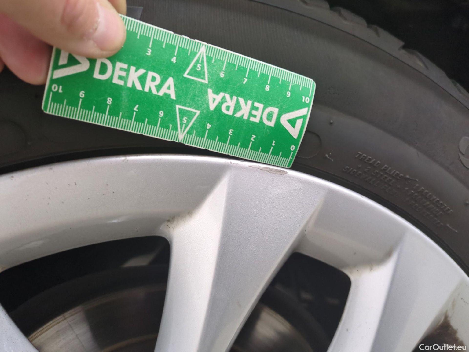  Bmw  Serie 2 BMW  Gran Tourer / 2018 / 5P / monospace 218d Business Design Auto #27