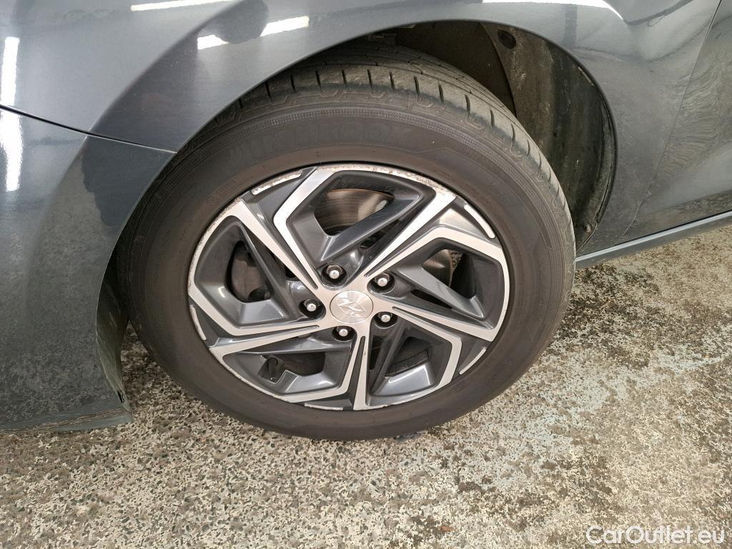  Hyundai  i30  cw Business 1.6 CRDi 115CV BVA7 E6d #6