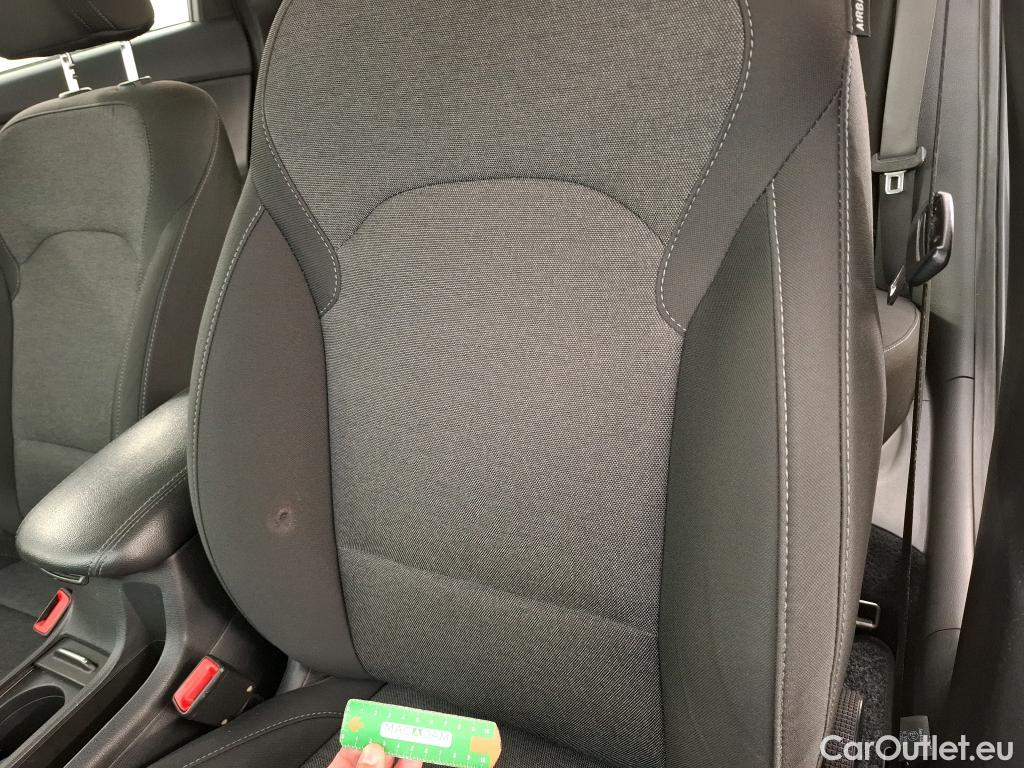  Hyundai  i30  cw Business 1.6 CRDi 115CV BVA7 E6d #3