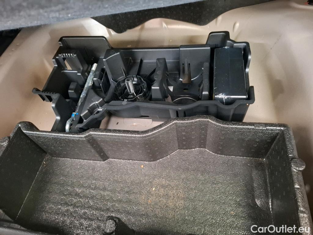  Peugeot  2008  Allure Business 1.5 HDi 110CV BVM6 E6d #24