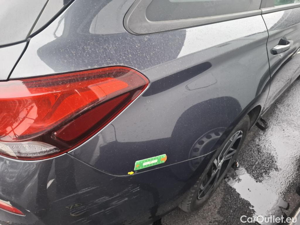  Hyundai  i30  cw Business 1.6 CRDi 115CV BVA7 E6d #33