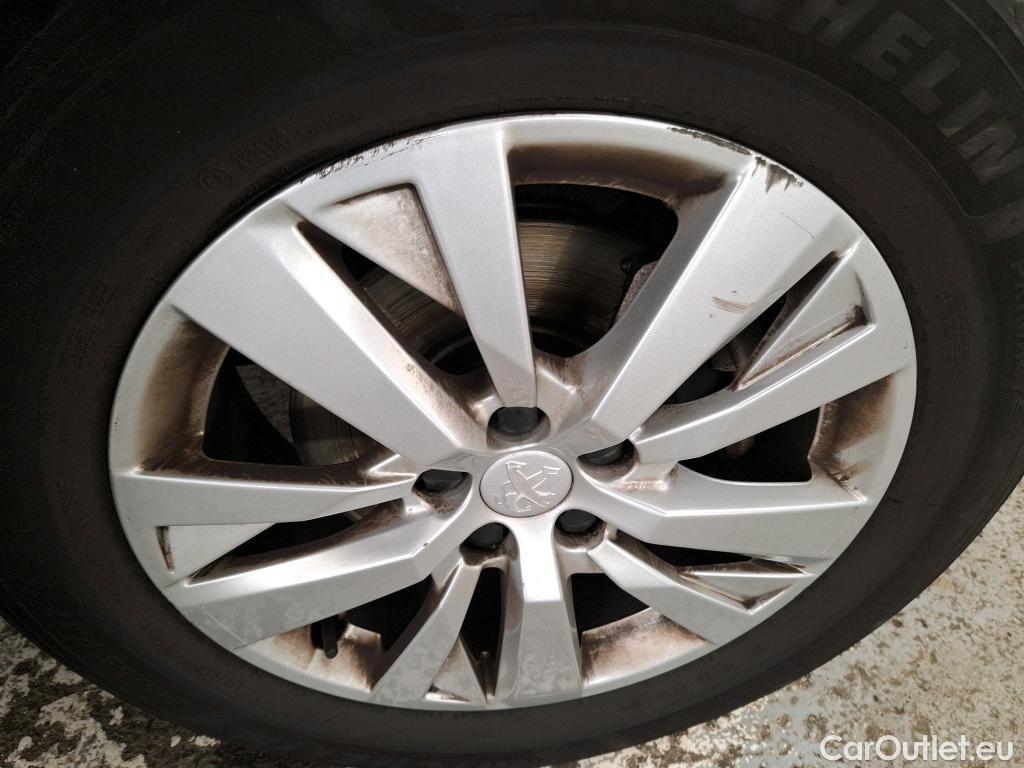  Peugeot  5008  Active Pack 1.5 HDi 130CV BVA8 7 Sieges E6d #8