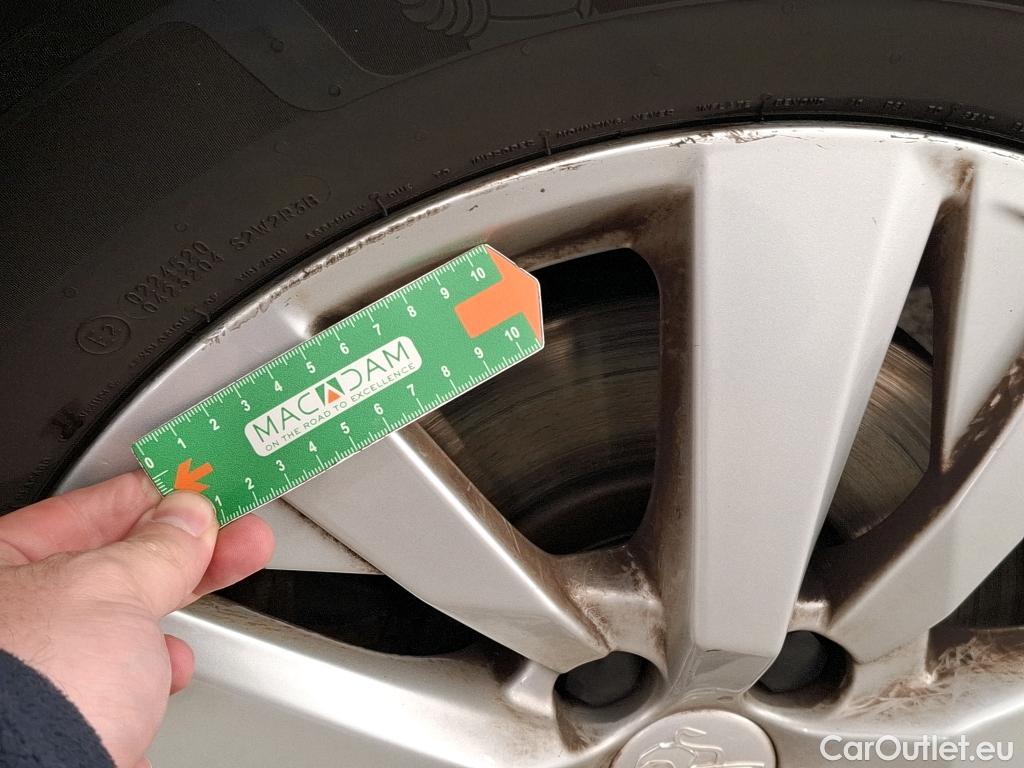  Peugeot  5008  Active Pack 1.5 HDi 130CV BVA8 7 Sieges E6d #25