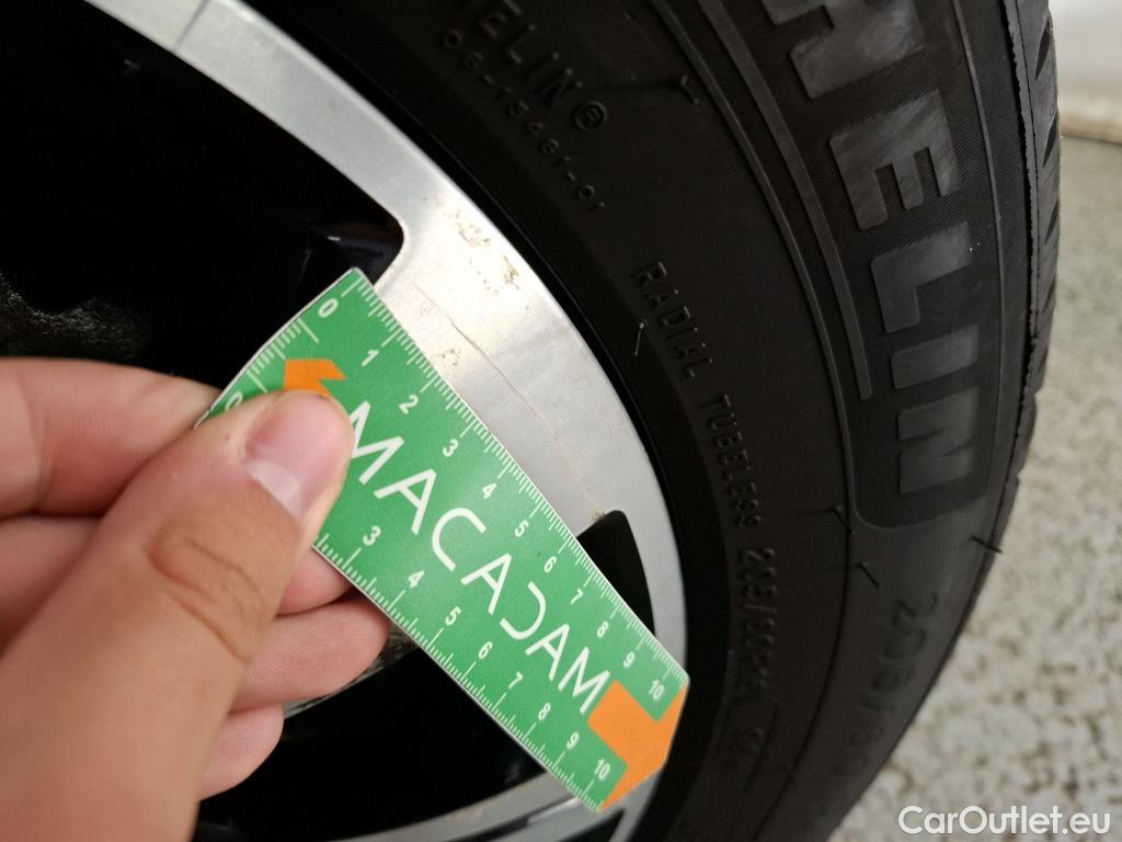  Renault  Captur RENAULT  5p Crossover Business dCi 90 - 18 #26