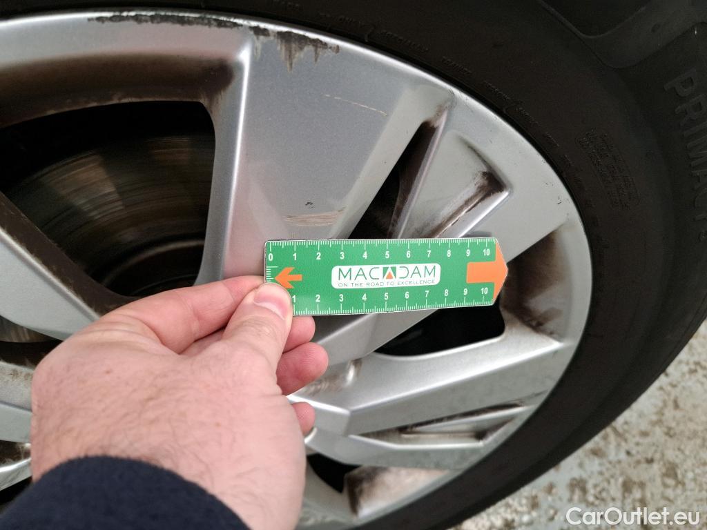  Peugeot  5008  Active Pack 1.5 HDi 130CV BVA8 7 Sieges E6d #9