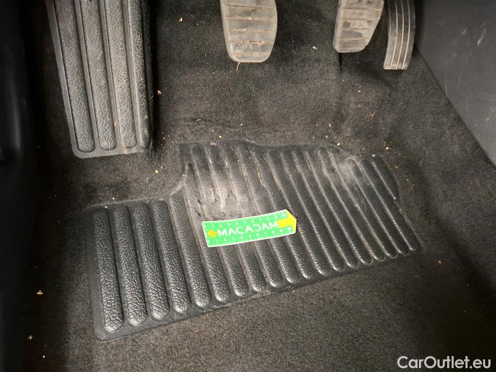  Renault  Captur RENAULT  5p Crossover Business dCi 90 - 18 #32