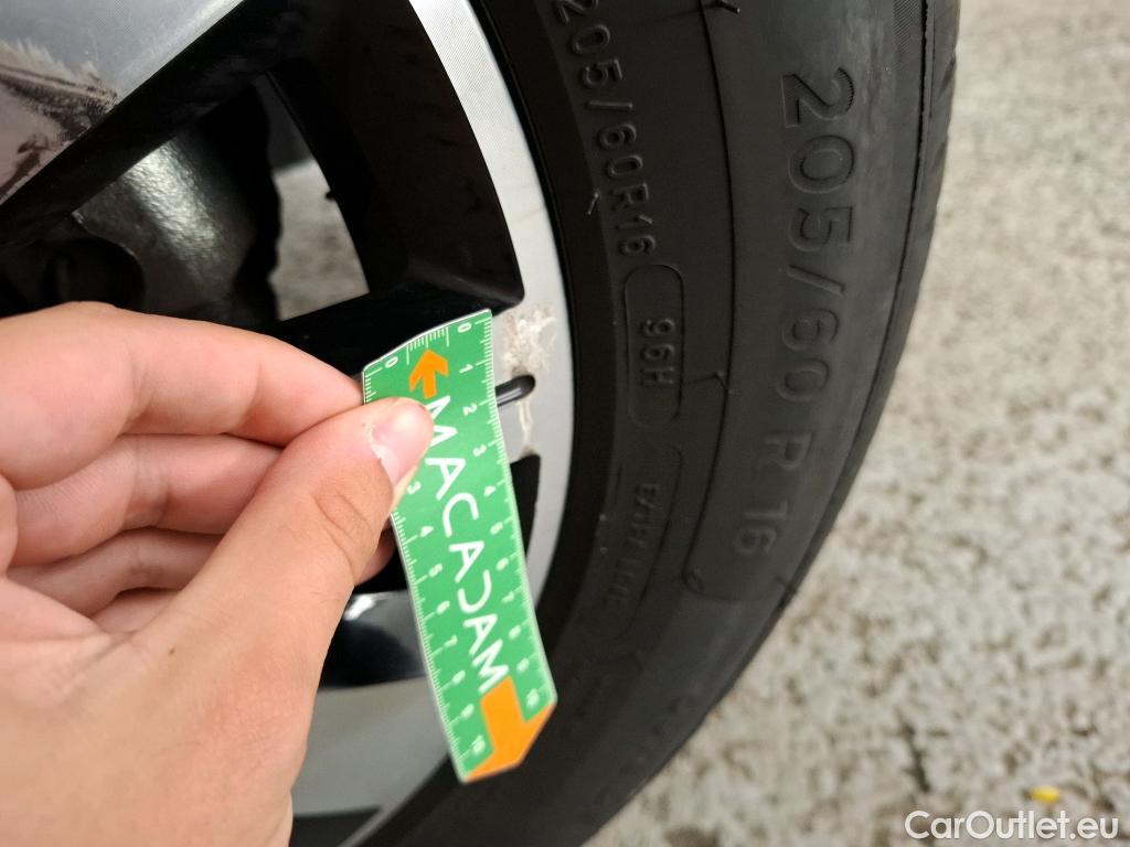  Renault  Captur RENAULT  5p Crossover Business dCi 90 - 18 #27