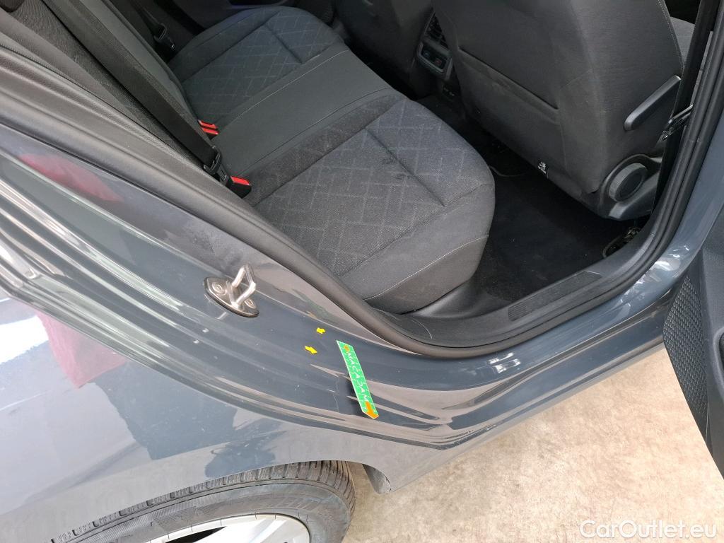  Volkswagen  Golf  VOLKSWAGEN 2020  5P  Berline 2 0 TDI SCR 150 DSG7 Life Busi 1st #32