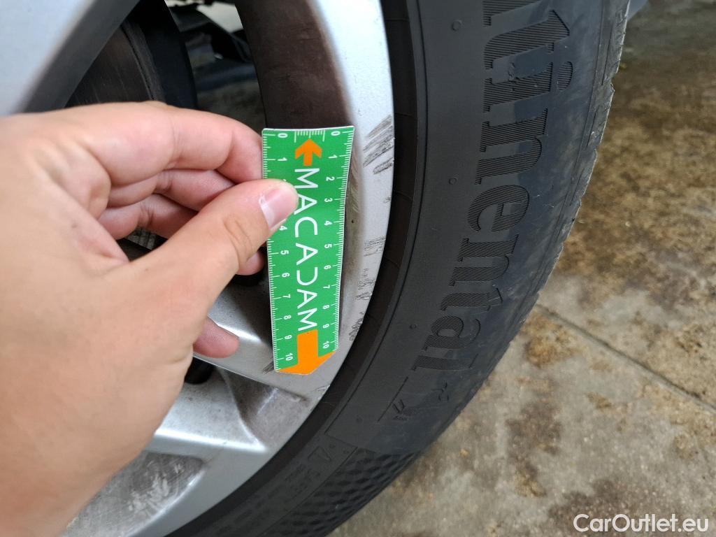  Toyota  C-HR TOYOTA  / 2016 / 5P / SUV 1.8 HYBRIDE 122 DYNAMIC BUSINESS #26