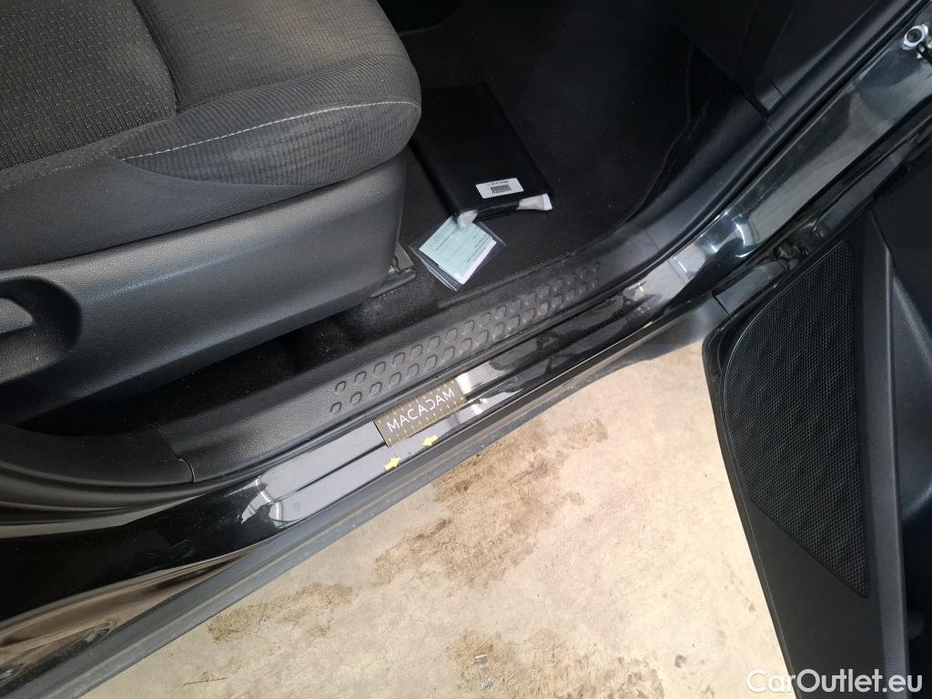  Toyota  C-HR TOYOTA  5p Berline 1.8 HYBRIDE 122 DYNAMIC BUSINESS #70