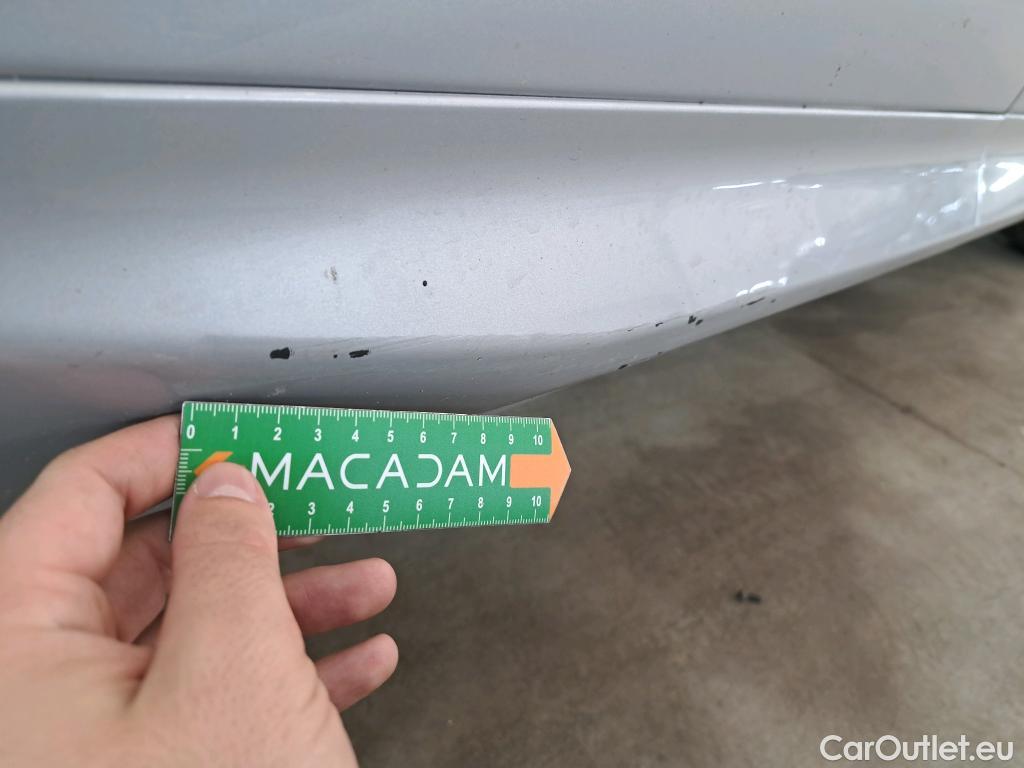  Volvo  XC60 VOLVO  / 2021 / 5P / SUV B4 197 GearTronic 8 Momentum #32