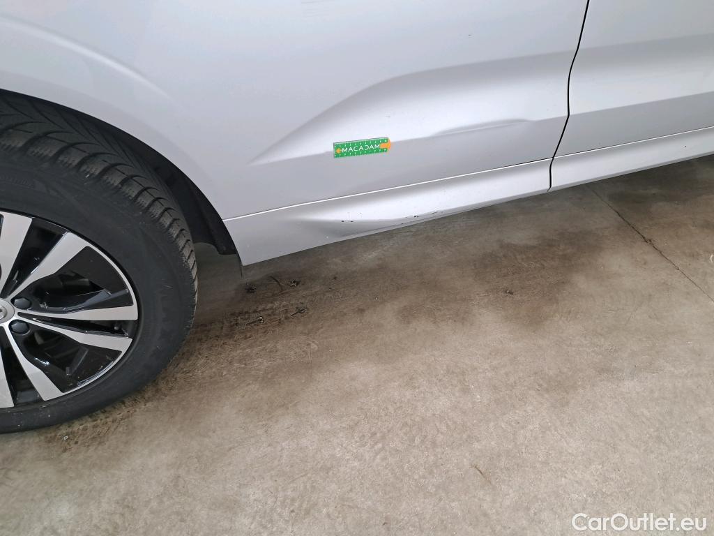  Volvo  XC60 VOLVO  / 2021 / 5P / SUV B4 197 GearTronic 8 Momentum #29