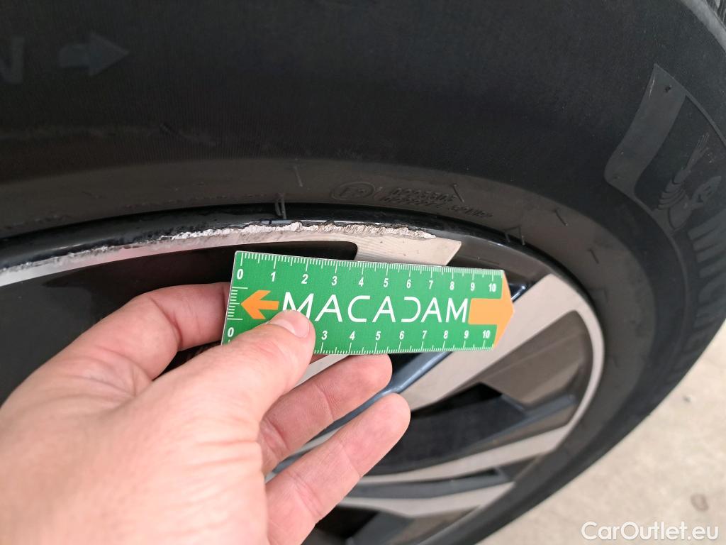  Volvo  XC60 VOLVO  / 2021 / 5P / SUV B4 197 GearTronic 8 Momentum #23