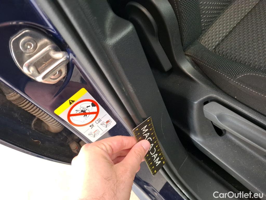  Volkswagen  Touran VOLKSWAGEN  / 2015 / 5P / monospace 2.0 TDI 115 DSG7 Lounge Business 7 pl #34