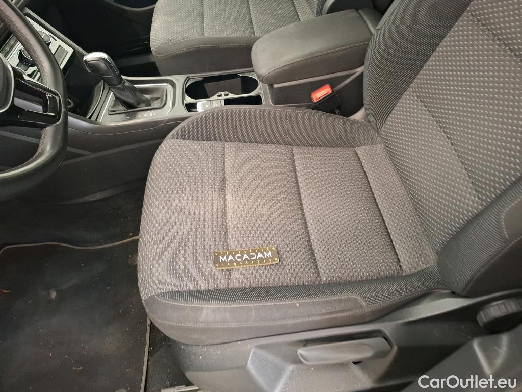  Volkswagen  Touran VOLKSWAGEN  / 2015 / 5P / monospace 2.0 TDI 115 DSG7 Lounge Business 7 pl #30