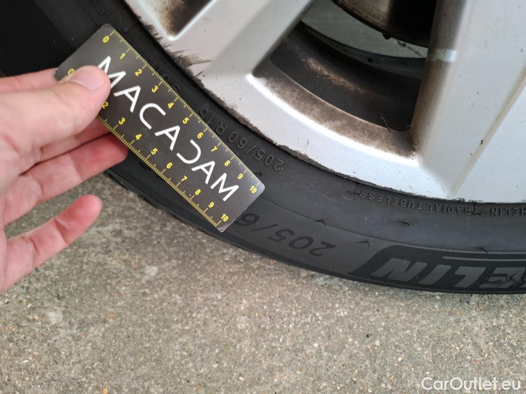  Volkswagen  Touran VOLKSWAGEN  / 2015 / 5P / monospace 2.0 TDI 115 DSG7 Lounge Business 7 pl #25