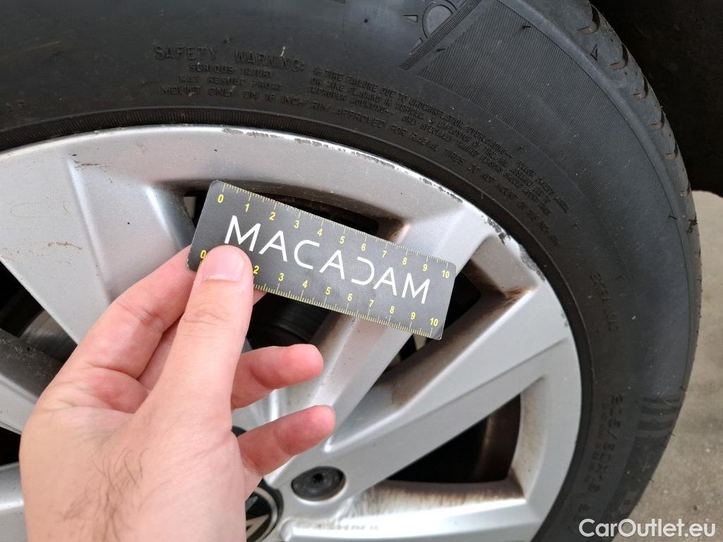  Volkswagen  Touran VOLKSWAGEN  / 2015 / 5P / monospace 2.0 TDI 115 DSG7 Lounge Business 7 pl #4