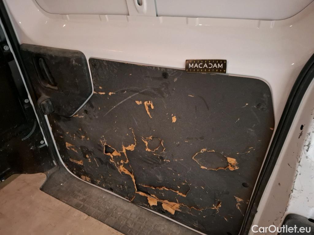  Peugeot  Expert  Fourgon Premium L2 1.5 HDi 120CV BVM6 E6d #16