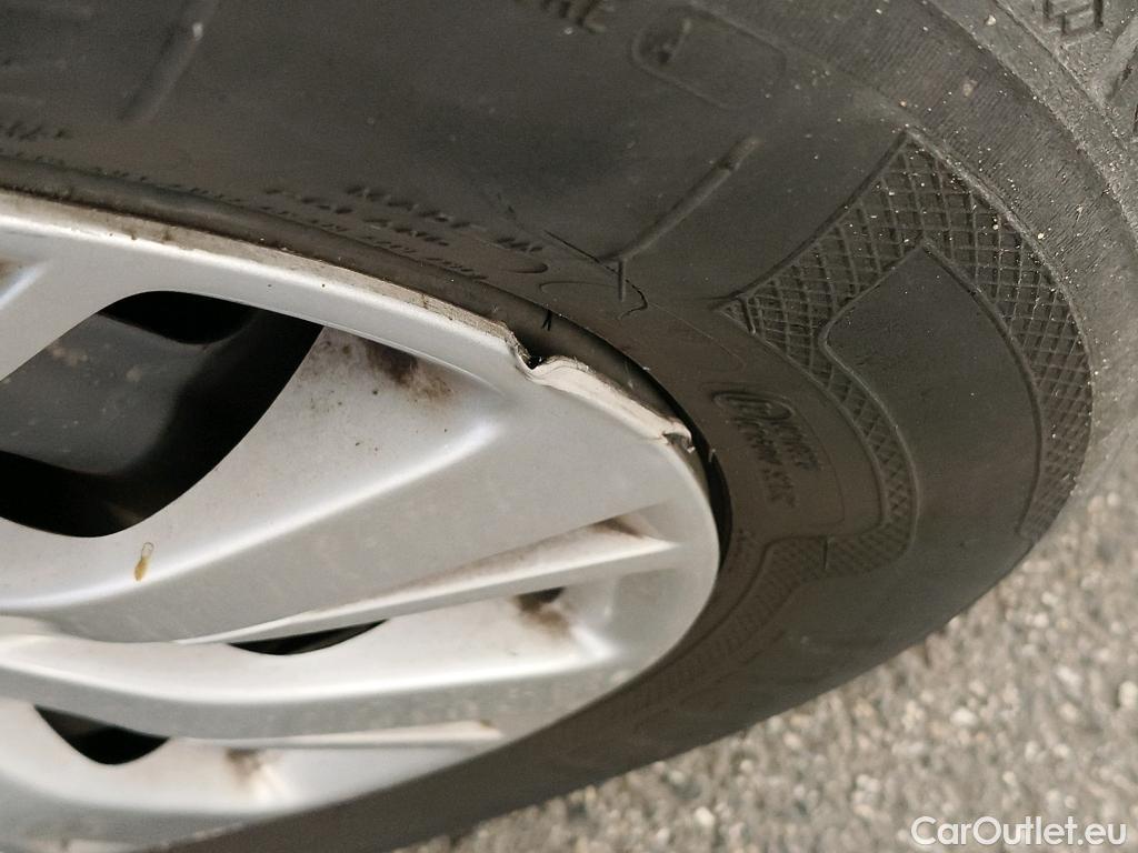  Peugeot  208  Affaire Premium Pack 1.2 80CV BVM5 E6dT #26