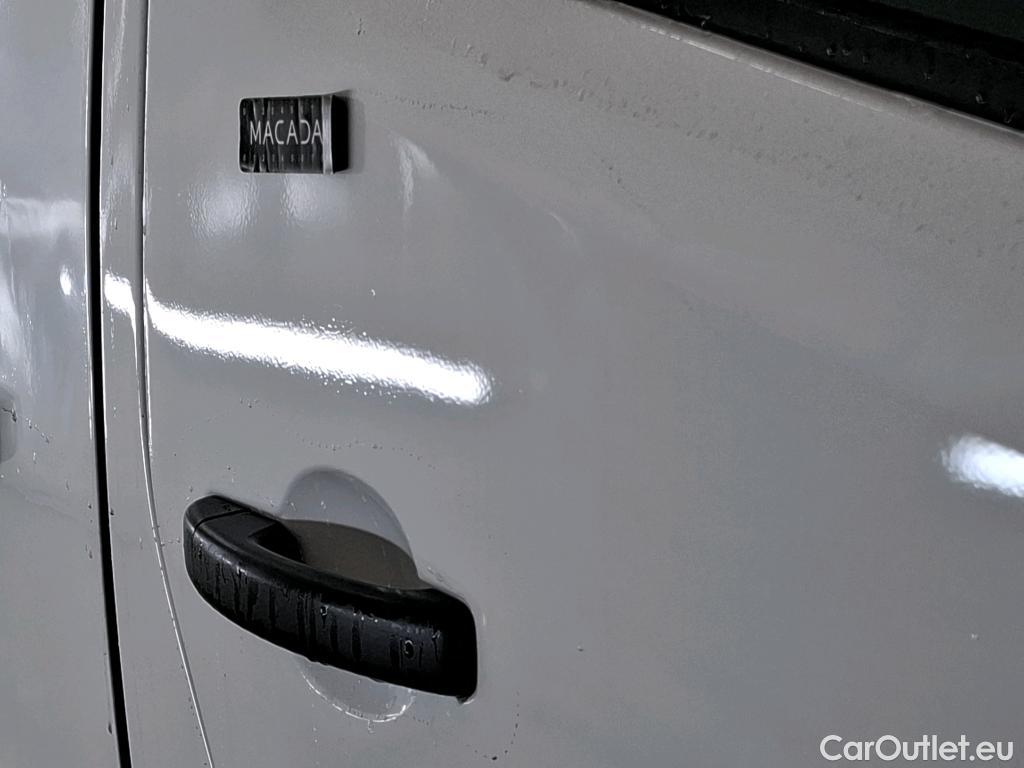  Renault  Trafic  / 2019 / 4P / Fourgon tole FG GCF L1H1 1000 Energy dCi 145 EDC (Ex 466H) / VH CHEZ TEA #8