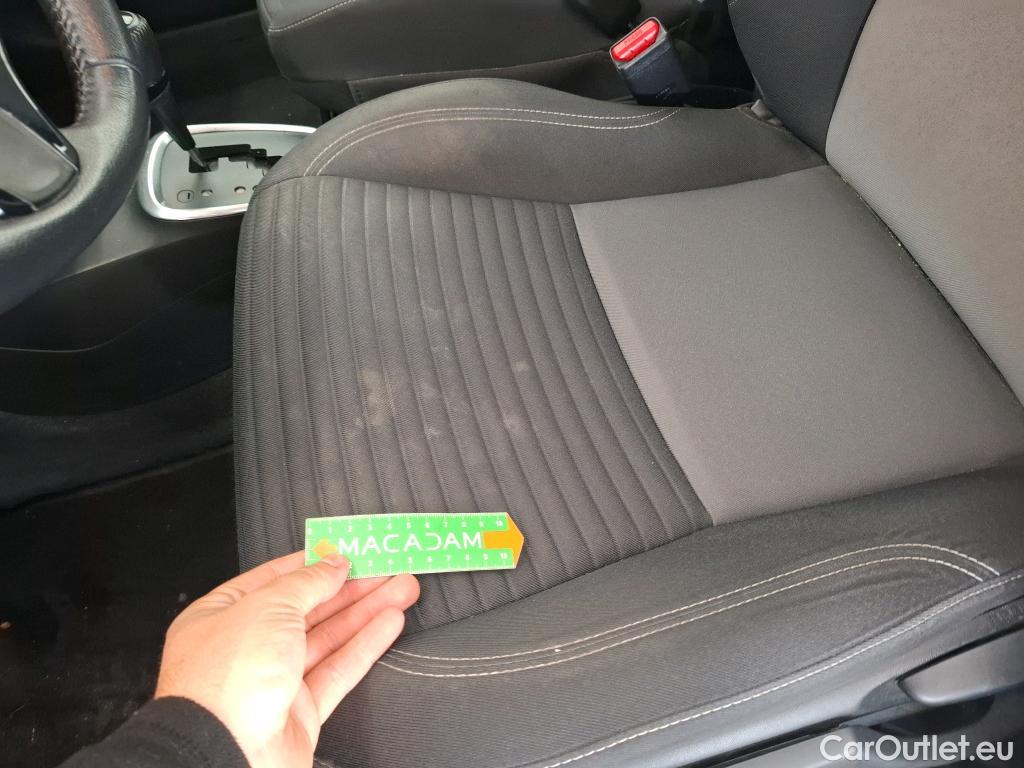  Toyota  Yaris  Hybride Affaires / 2017 / 5P / Berline 1.5 VVT-I HYBRID AUTO France Business #35