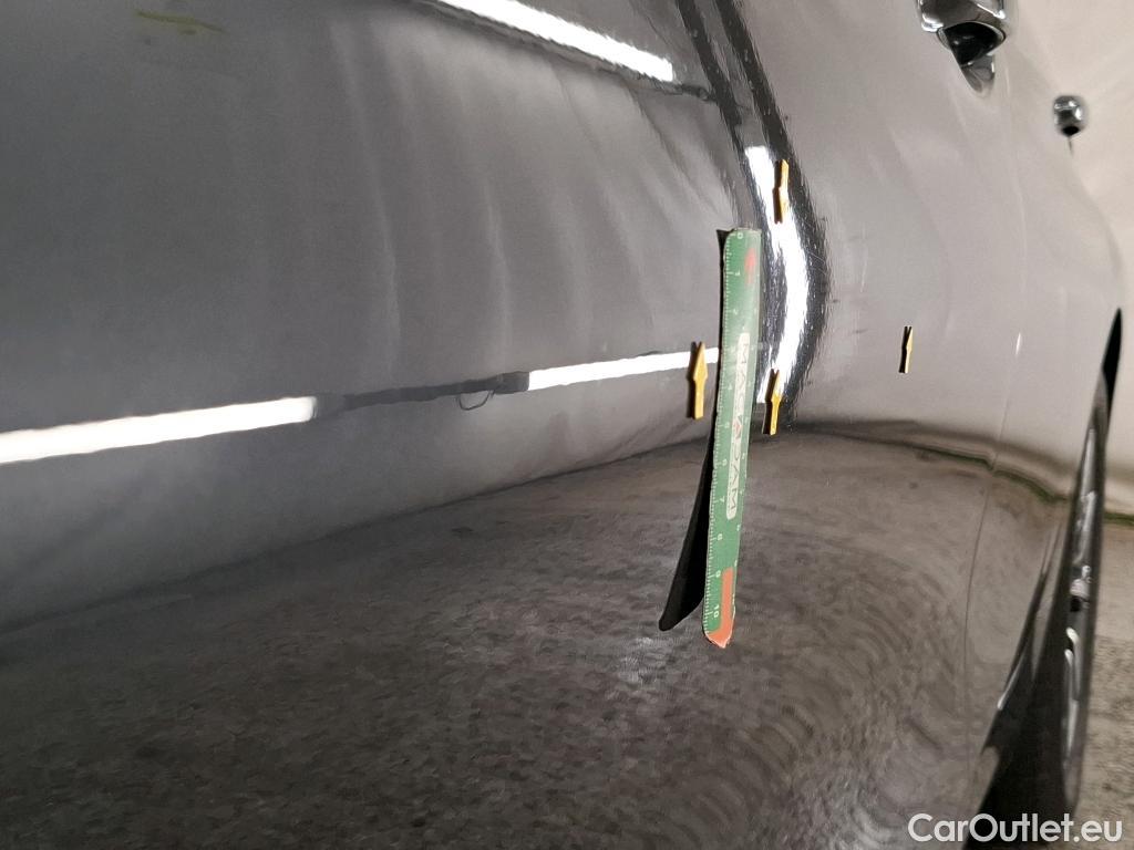  Bmw  Serie 3 BMW Série 3 Berline / 2018 / 4P / Berline 330e 292ch Business Design BVA8 Hybride #19