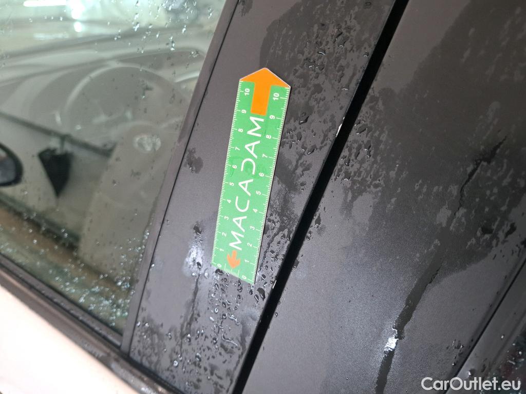  Toyota  Yaris  Hybride Affaires / 2017 / 5P / Berline 1.5 VVT-I HYBRID AUTO France Business #31