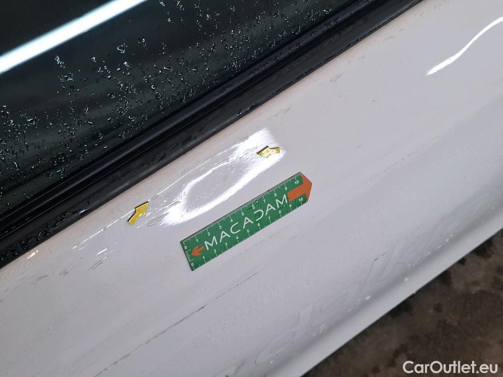  Toyota  Yaris  Hybride Affaires / 2017 / 5P / Berline 1.5 VVT-I HYBRID AUTO France Business #17