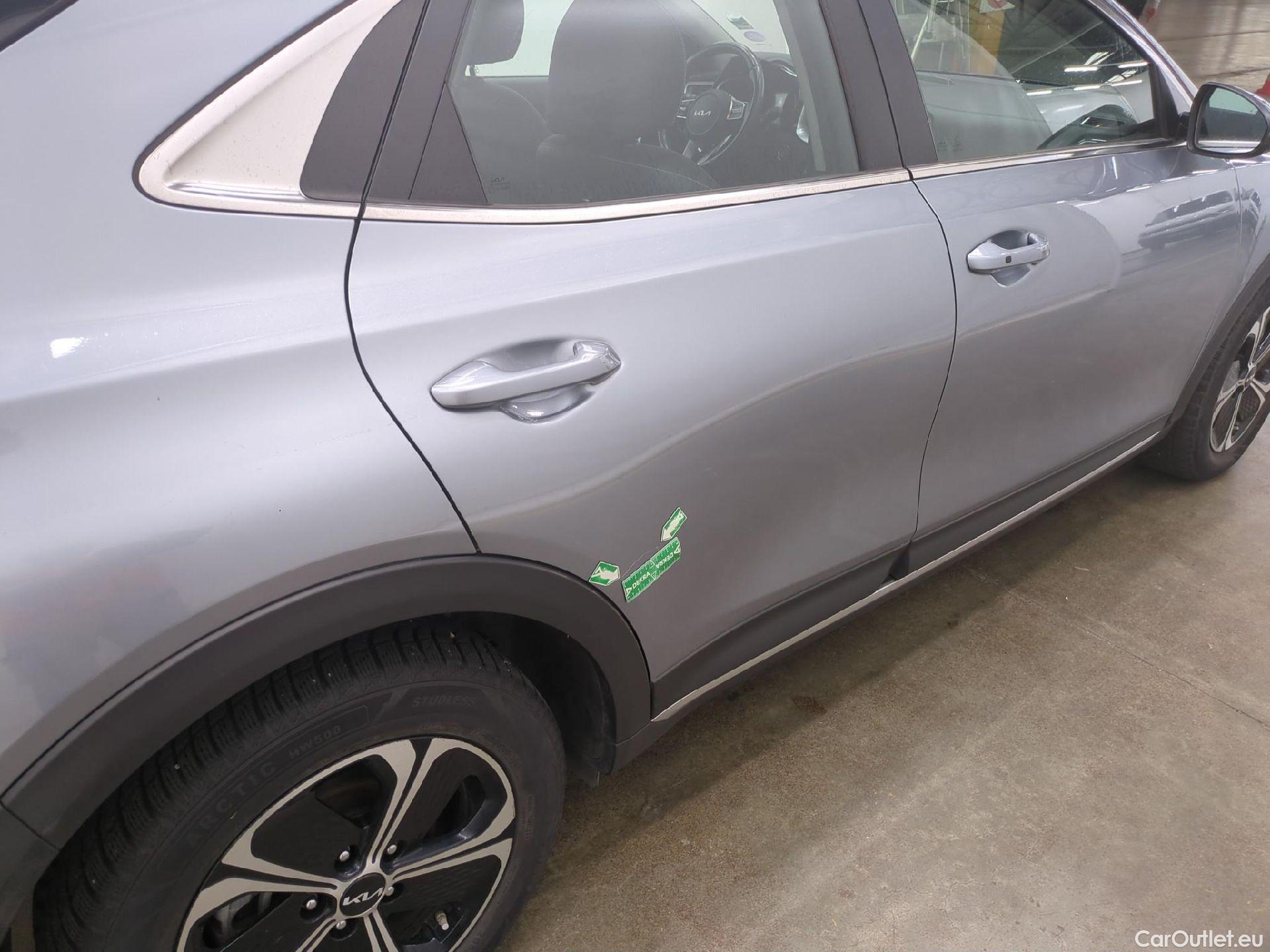  KIA  XCeed KIA  / 2019 / 5P / Crossover 1.6 GDI ISG ISG PHEV ACTIVE BUS DCT6 #40