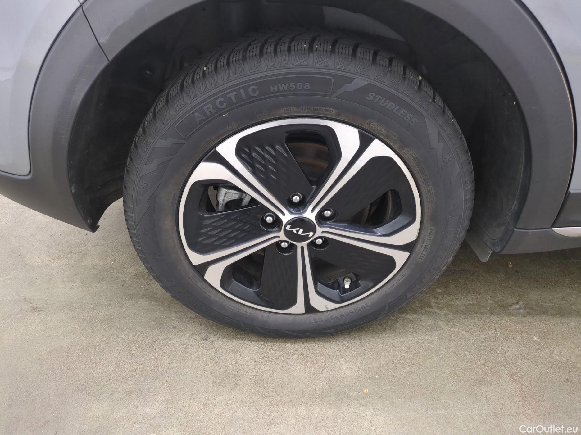  KIA  XCeed KIA  / 2019 / 5P / Crossover 1.6 GDI ISG ISG PHEV ACTIVE BUS DCT6 #13