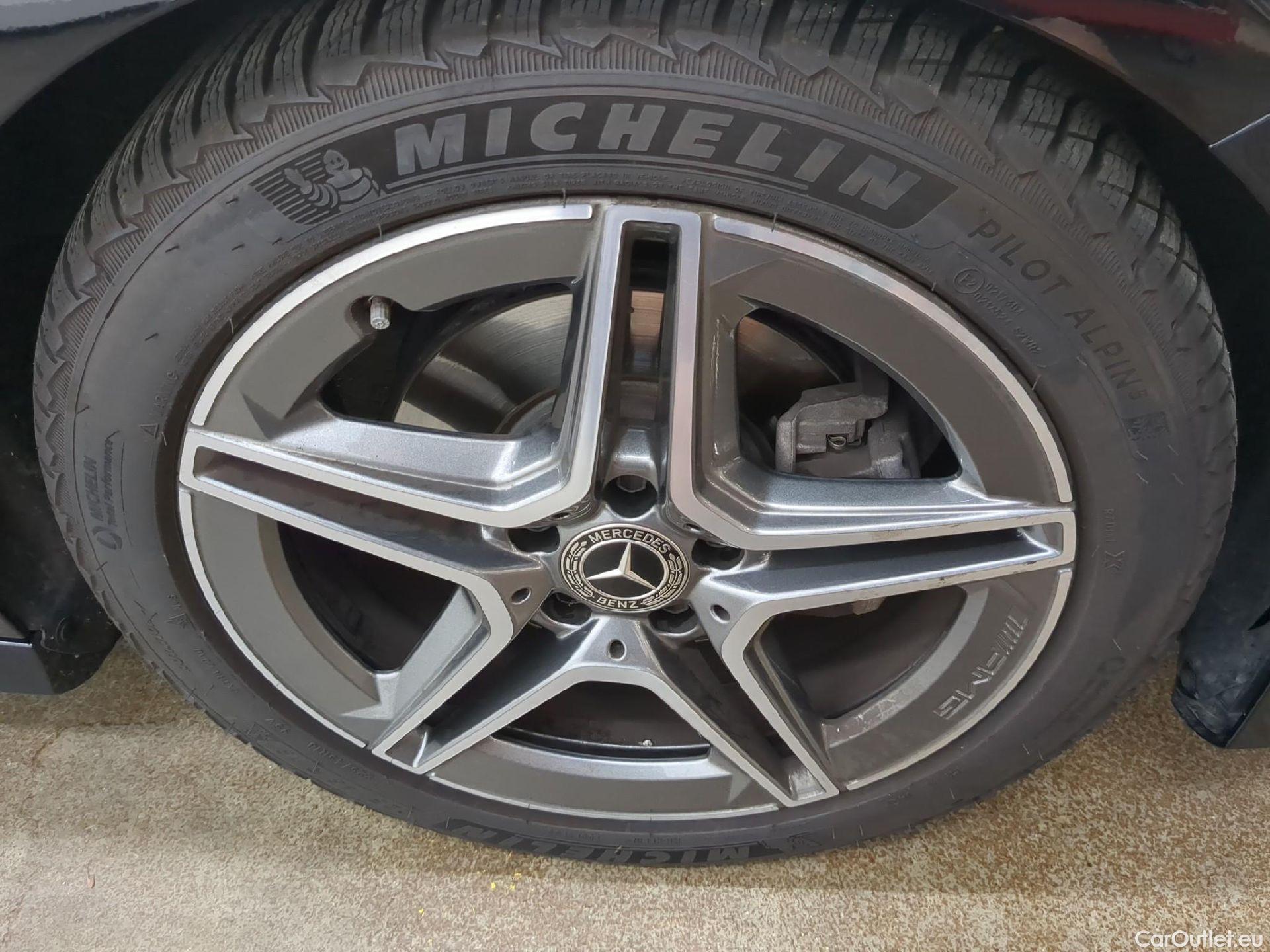  Mercedes  A-Klasse MERCEDES-BENZ Classe A Compact / 2022 / 5P / Berline A 200 AMG Line 7G-DCT #7