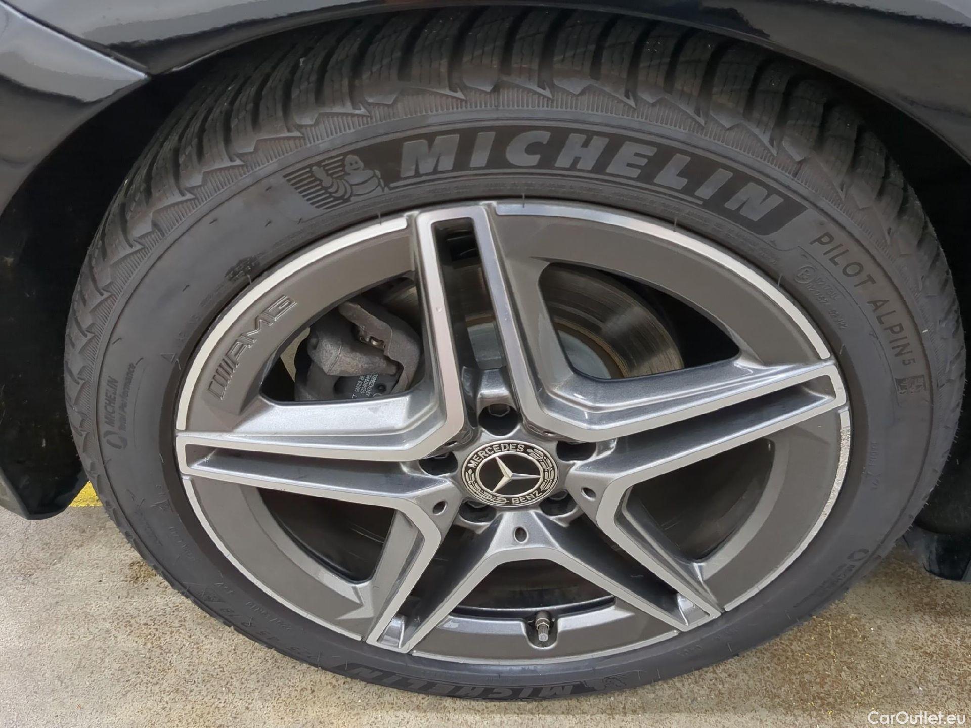  Mercedes  A-Klasse MERCEDES-BENZ Classe A Compact / 2022 / 5P / Berline A 200 AMG Line 7G-DCT #3