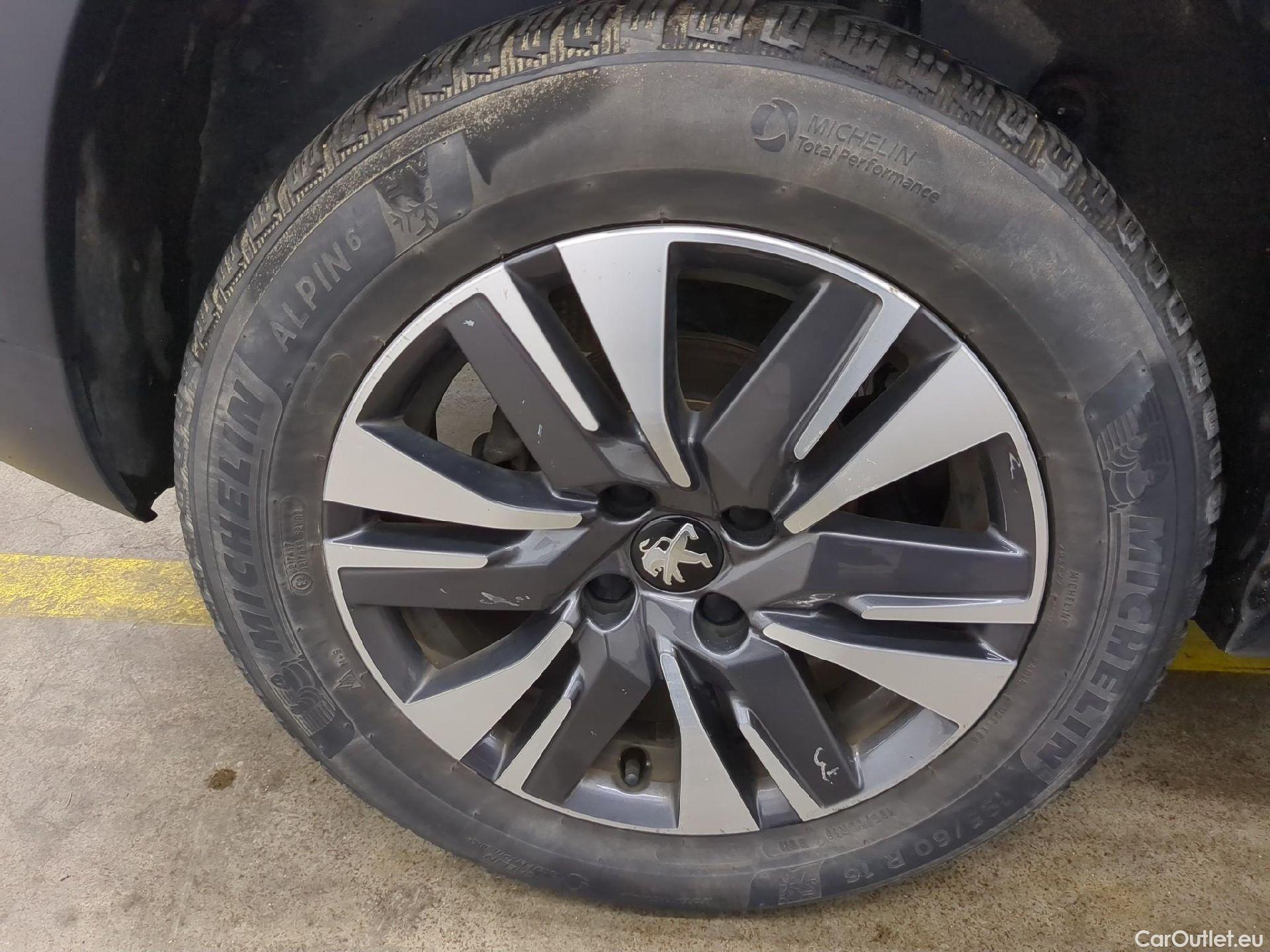  Peugeot  2008  Allure Business 1.2 PureTech 130CV BVA6 E6dT #15