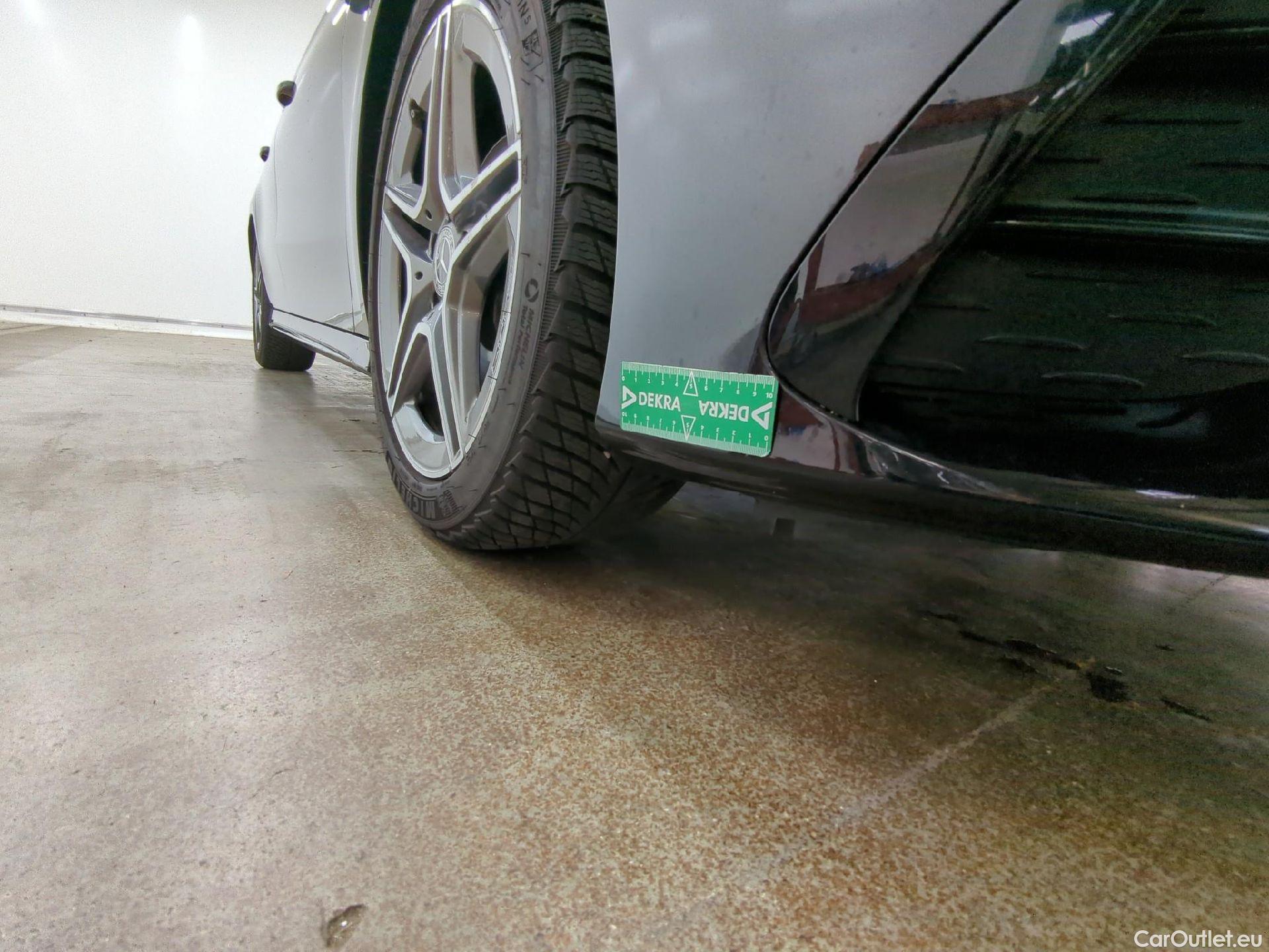  Mercedes  A-Klasse MERCEDES-BENZ Classe A Compact / 2022 / 5P / Berline A 200 AMG Line 7G-DCT #8